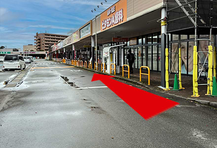 イオンタウン蒲原を道なりに進みます。