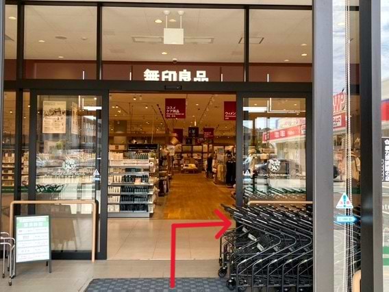 入口に入ったら右に進みます