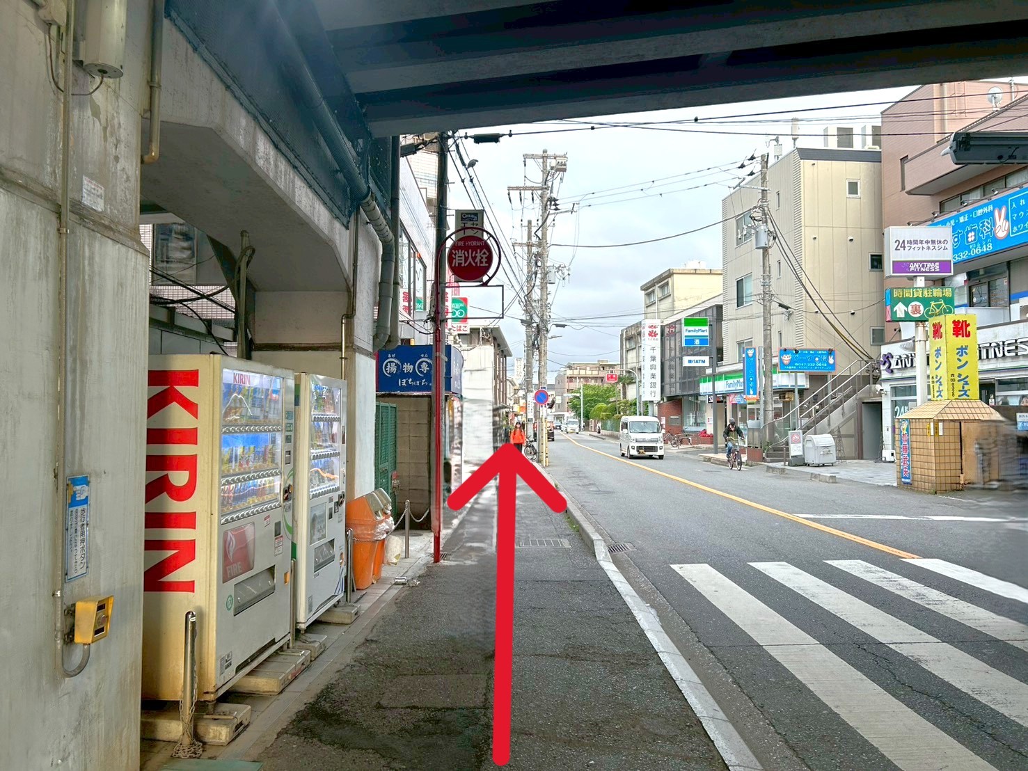 ローソンストア100 原木中山店まで直進しますと、ローソンストア100 原木中山店の隣に当店がございます