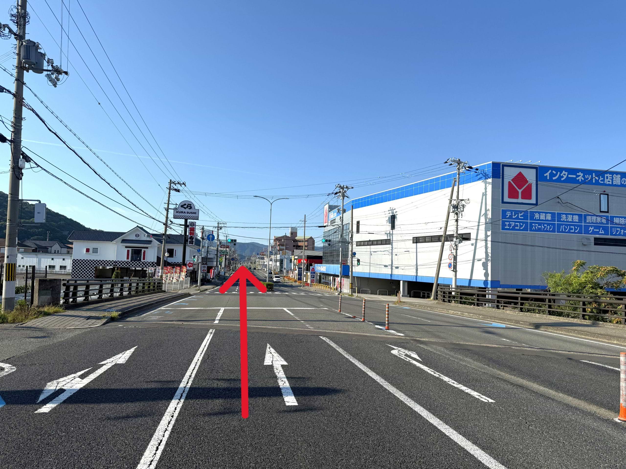 スーパーセンターオークワセントラルシティー和歌山店を右手に南へ進み、ヤマダデンキ和歌山店を通過します