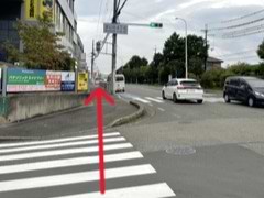 宮山台4丁北の交差点を渡ります