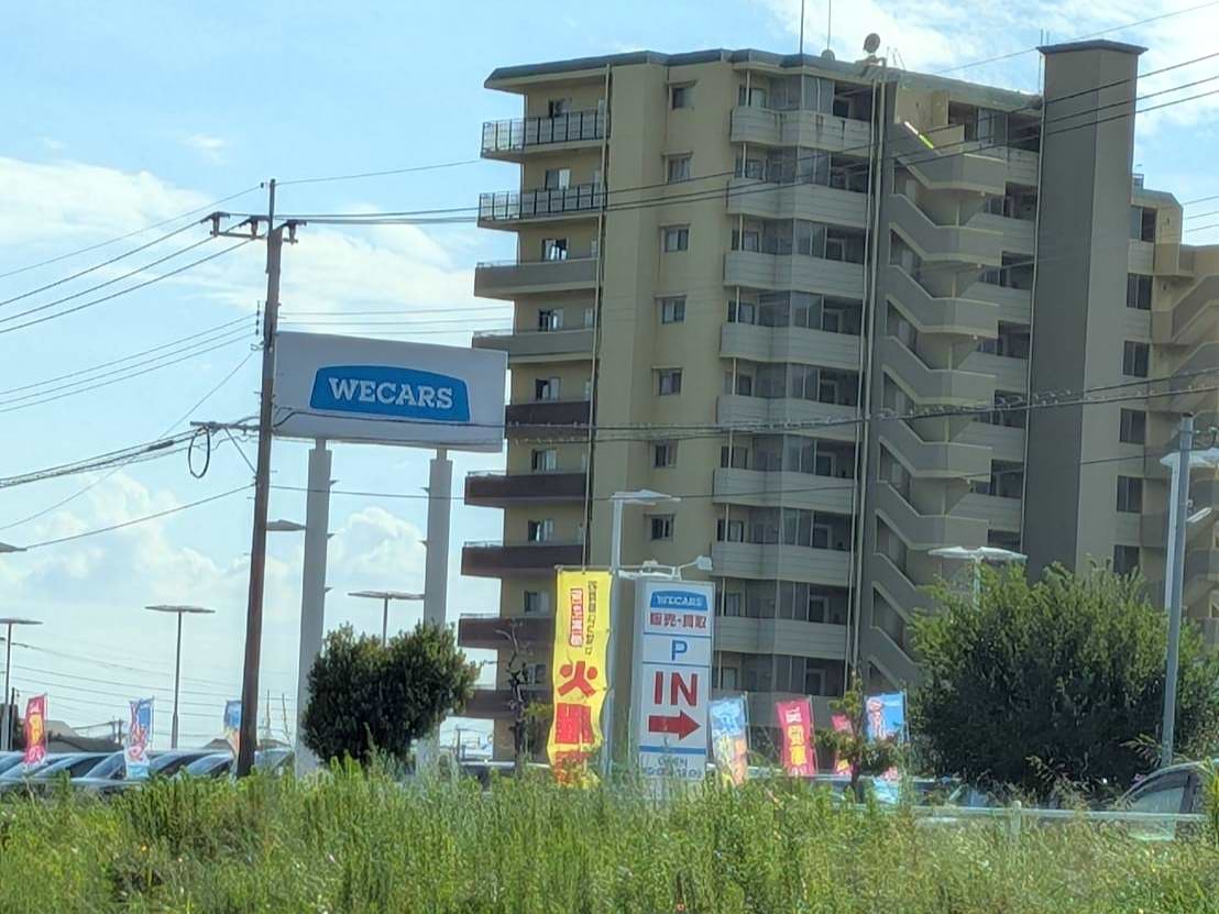 WECARS 小郡店を右手にしばらく直進します