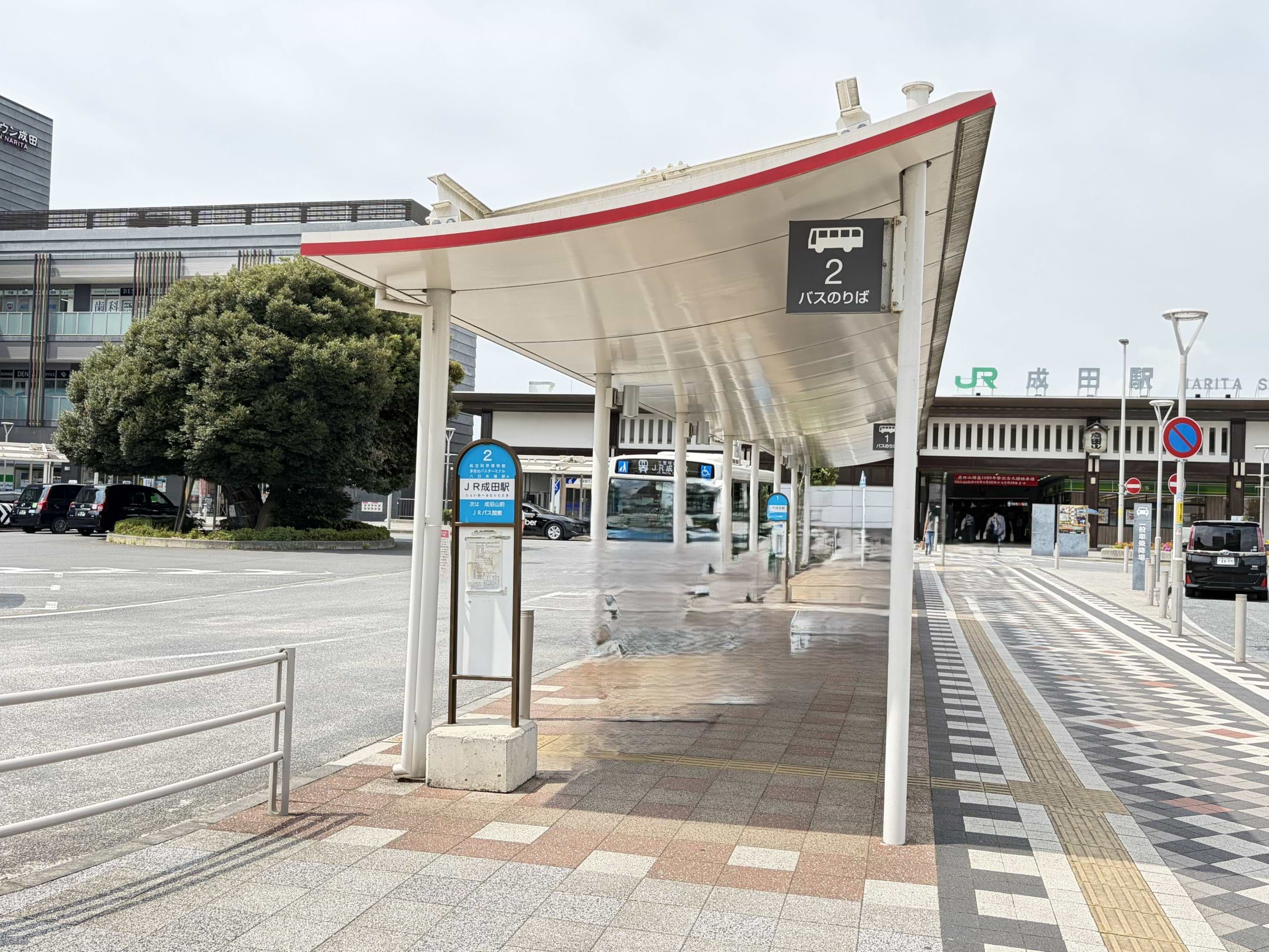 2番のりば「八日市場、航空科学博物館行き」のバスに乗車します
