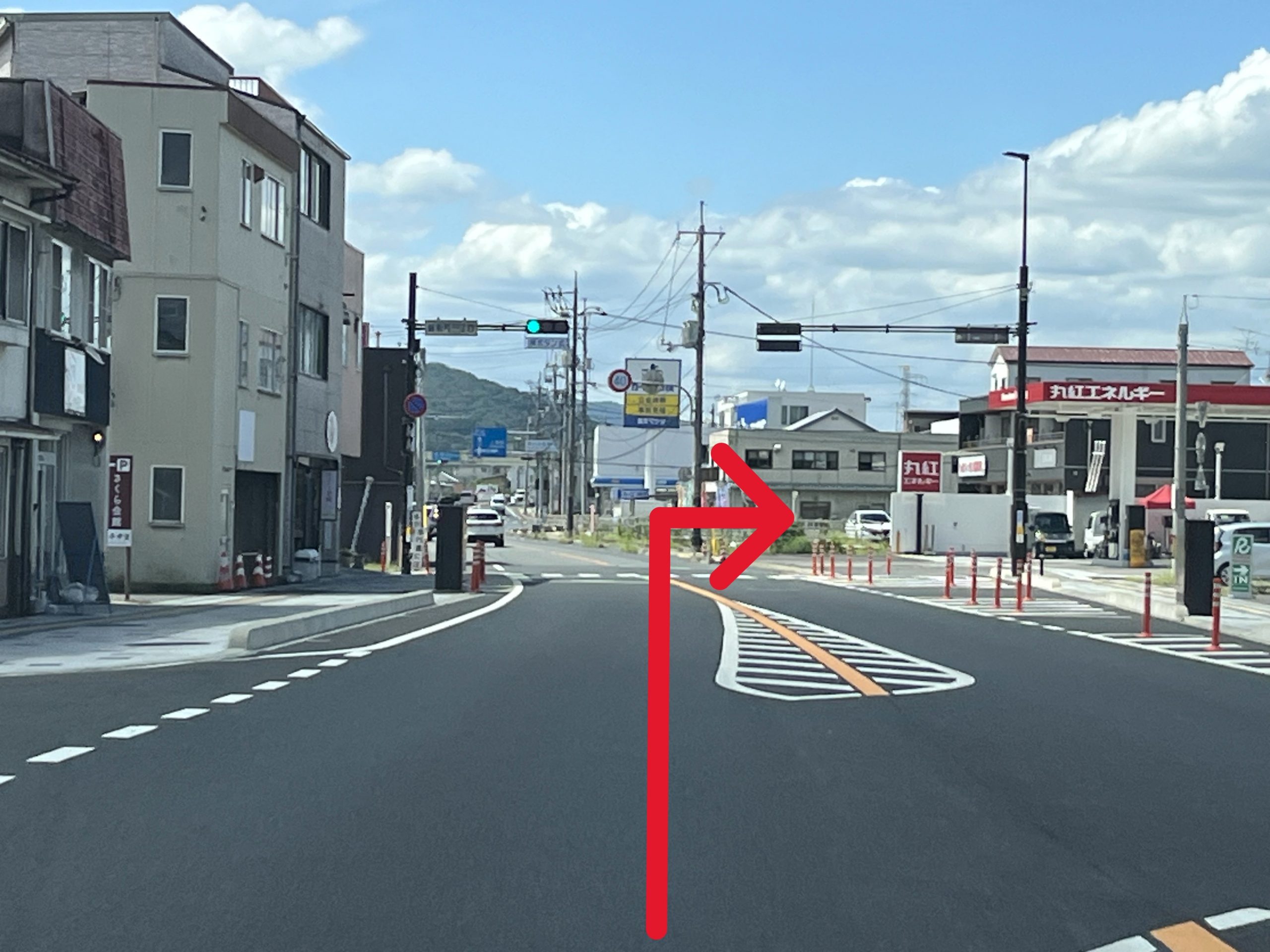 丸紅エネルギー津山SS（ガソリンスタンド）を通過し、右折します