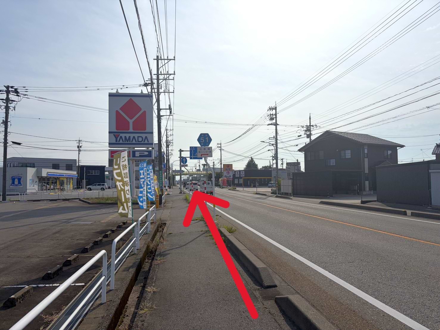 道なりに750ｍほど直進します