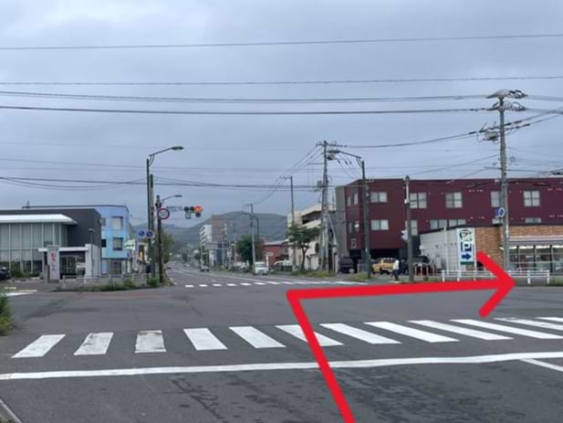 セブン-イレブン 室蘭高砂1丁目店を目印に、交差点を右折し3.3kmほど直進します