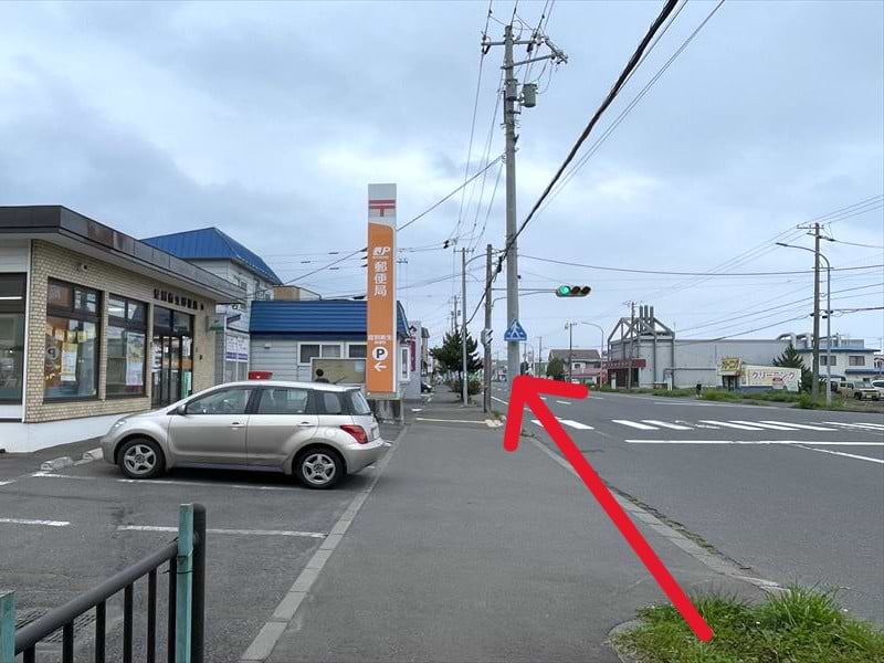 登別新生郵便局を左手に通過します