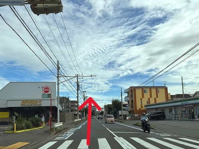 ムラサキスポーツ 湘南鵠沼店様を左手に通過します