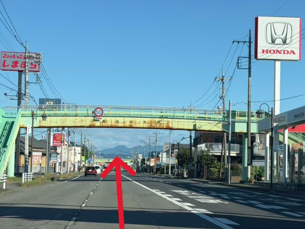 HONDA 高崎貝沢店を右手、しまむら 貝沢店を左手に、そのまま高崎環状線を進みます