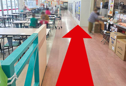 左折後、右手側に買取大吉ピアゴ佐屋店が見えます