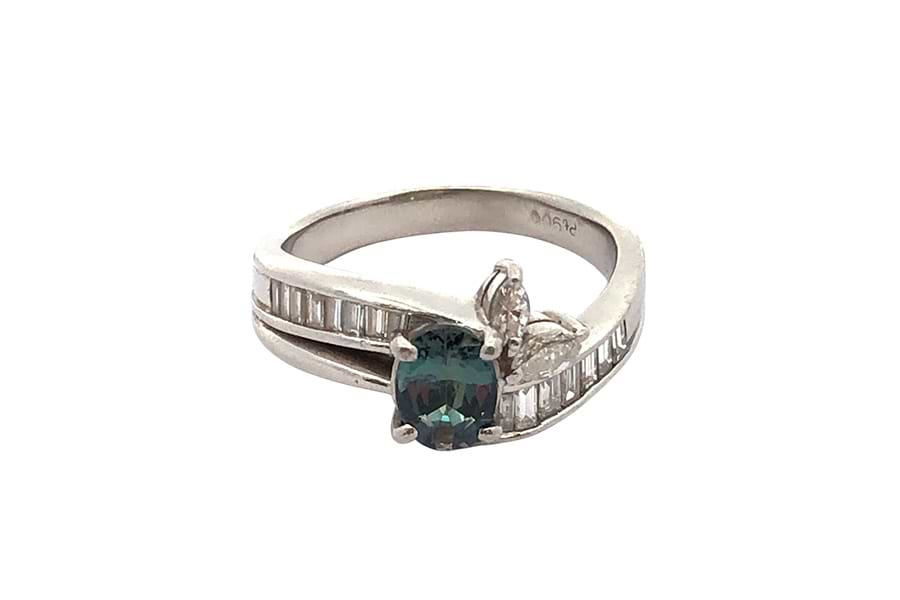 リング Pt900 約15号 アレキサンドライト0.813ct ダイヤ0.56ct