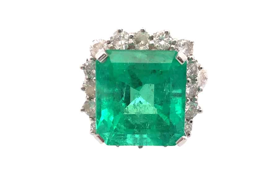 Pt900×エメラルド×ダイヤモンドリング E12.55ct MD1.80ct