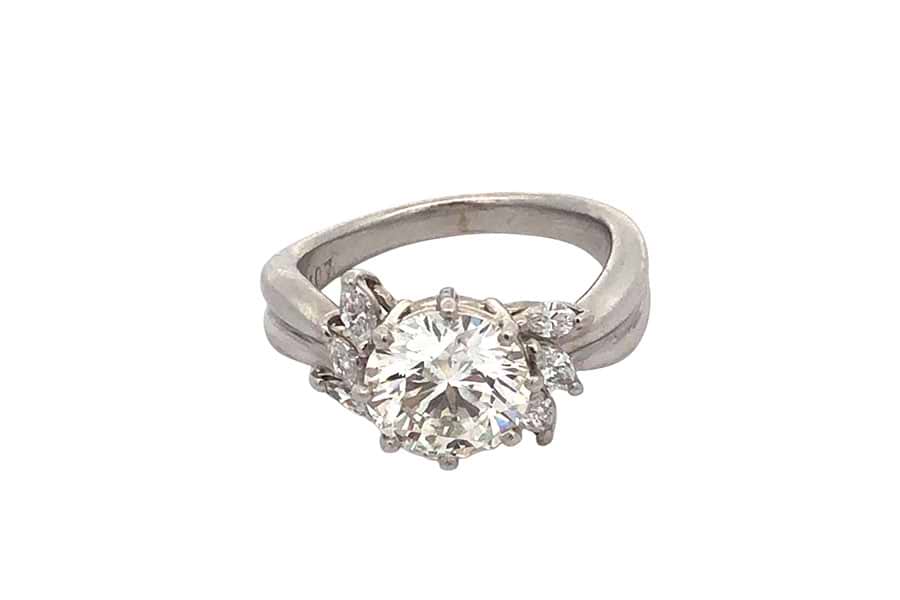 Pt900×ダイヤモンドリング D2.107ct MD0.27ct