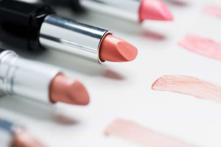 Guest Post: Kissable Lips – How "Green" Is Your Natural Lipstick? thumbnail