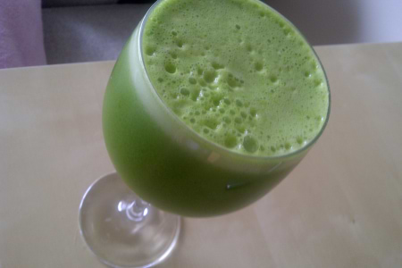 Detoxifying Green Ginger Juice + Benefits of Juicing thumbnail