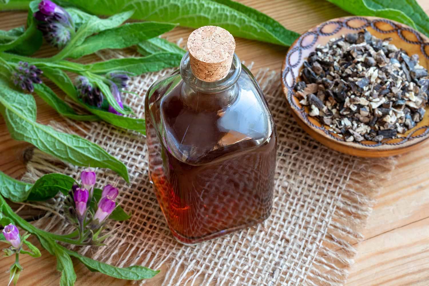 Comfrey root for skin health