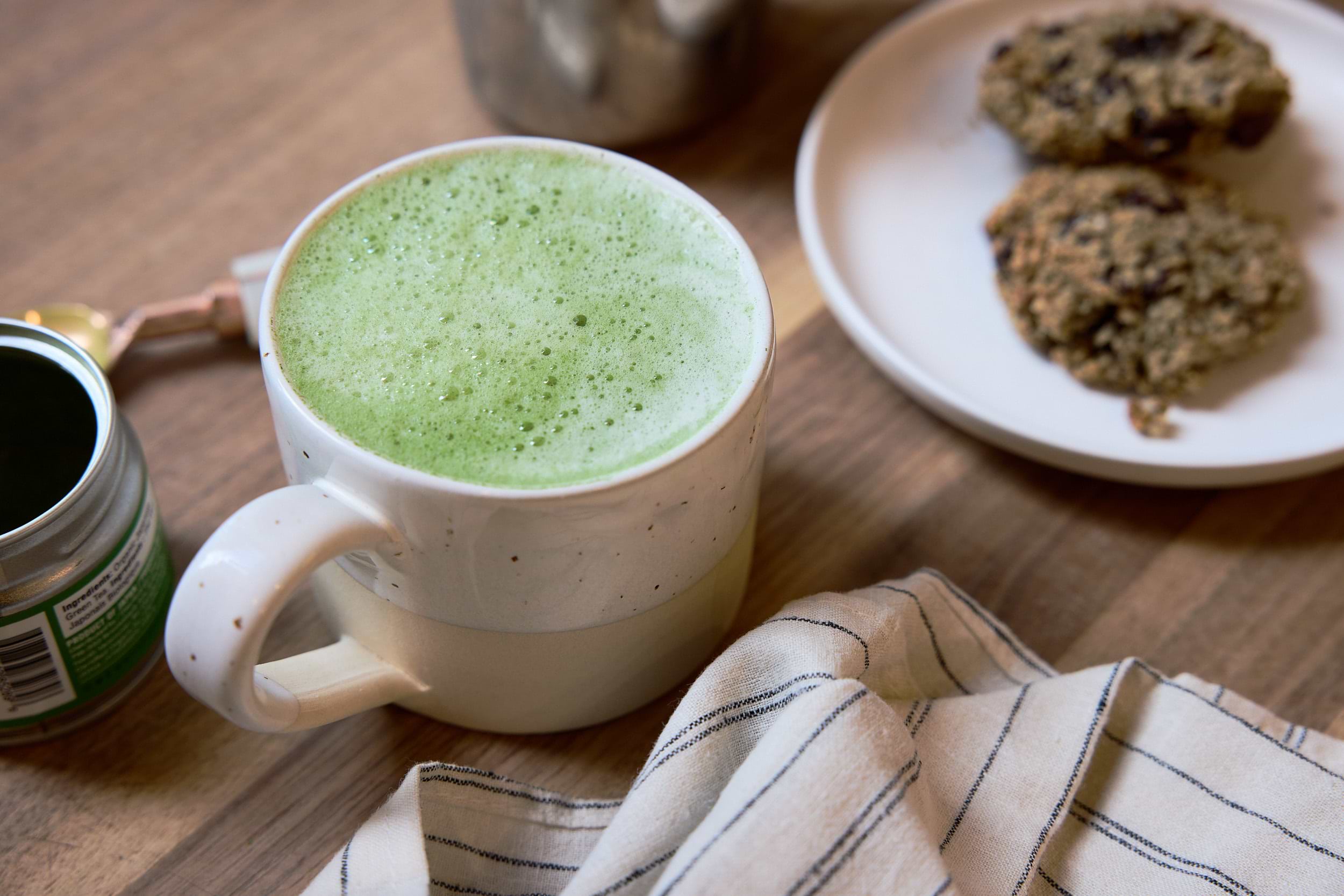 Matcha latte and cookies
