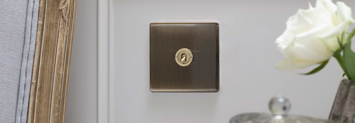 Bronze & Brushed Brass Bronze & Brushed Brass