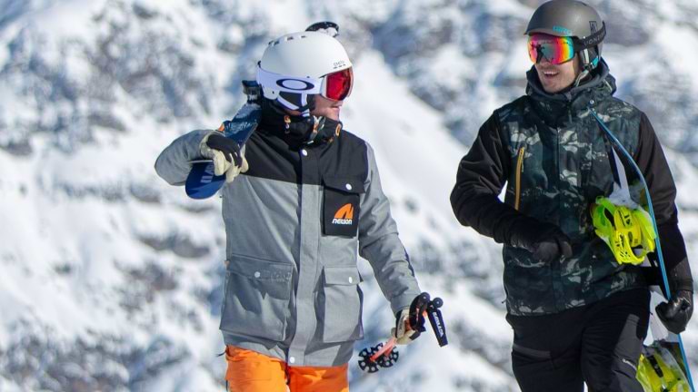 Enjoy free ski guiding with qualified Mountain Experts