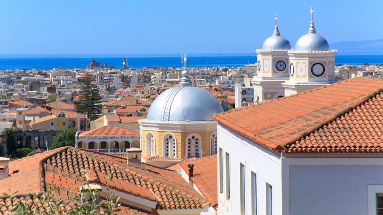 Jump in a taxi to Kalamata (only 20 mins away)