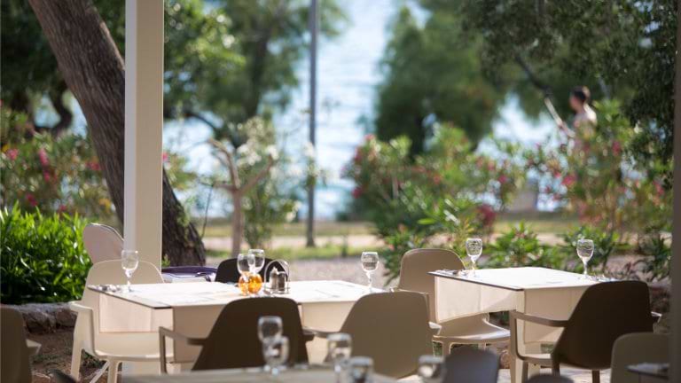 Restaurant terrace - Alana Beach Club 