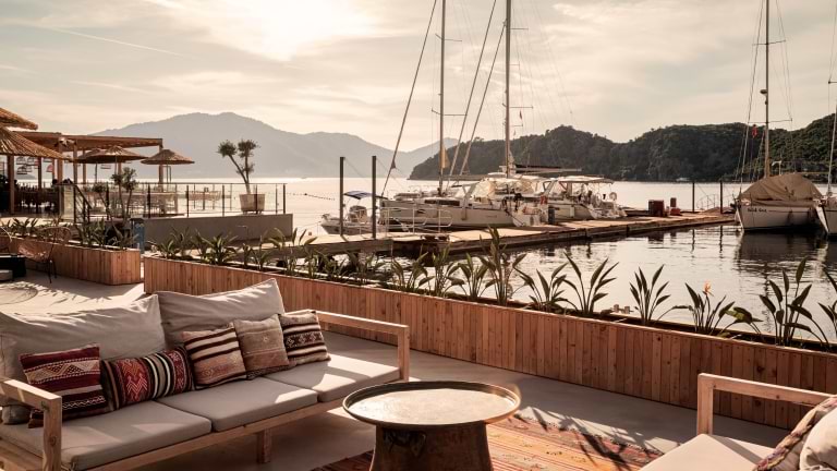 Sea front relaxation at Neilson | Cook's Club Adakoy