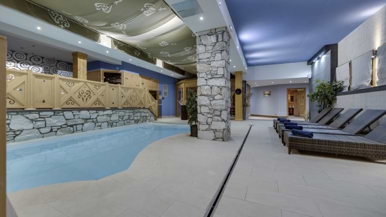 Spa indoor pool