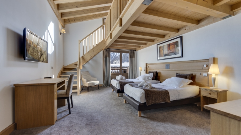 Room with Mezzanine floor