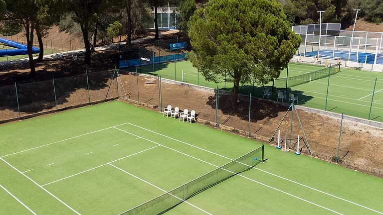 Racket sports centre with six tennis courts, two padel courts and eight pickeball courts