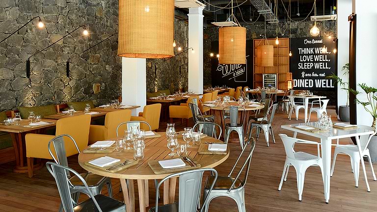 Bistro Restaurant - salads, burgers and rotisserie