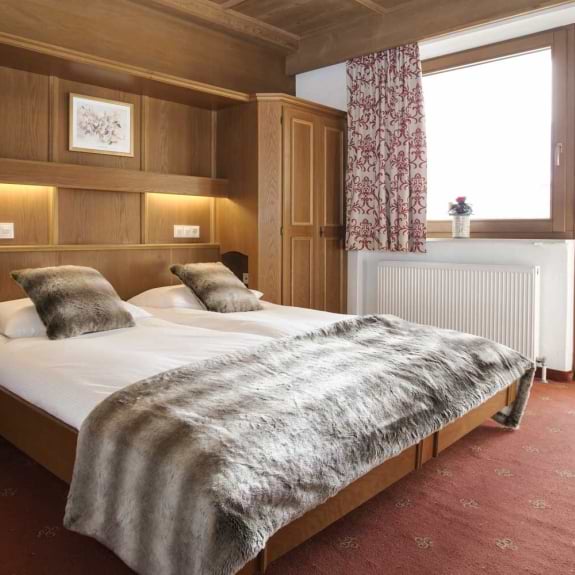 A club twin room