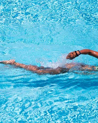 girl doing front crawl in swimming pool