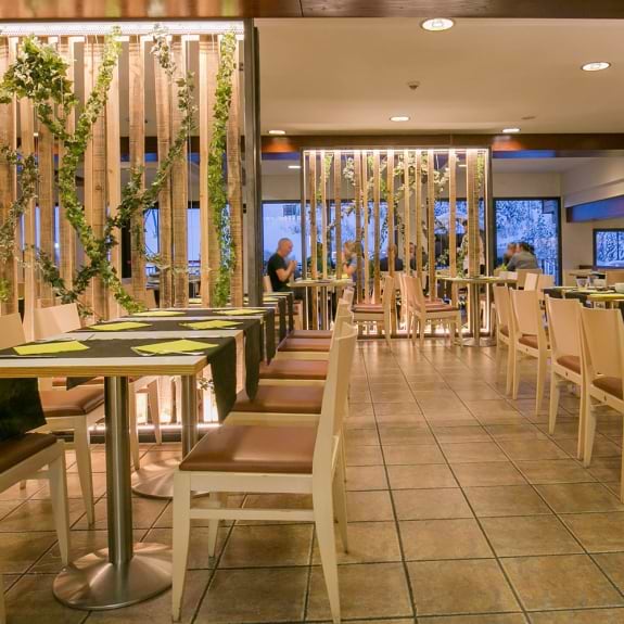 Relaxed dining