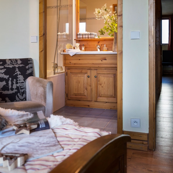 An ensuite bedroom