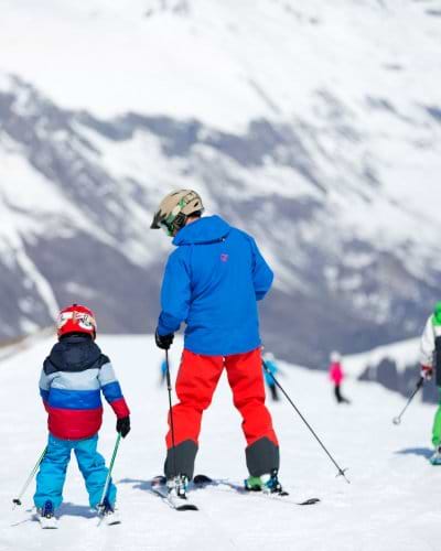 kids learning to ski