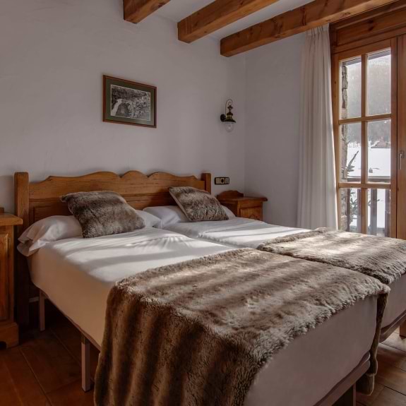 Twin bedroom