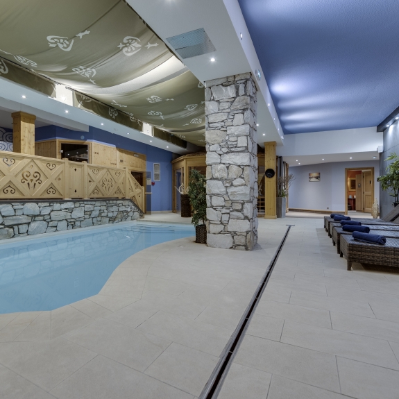 Spa indoor pool