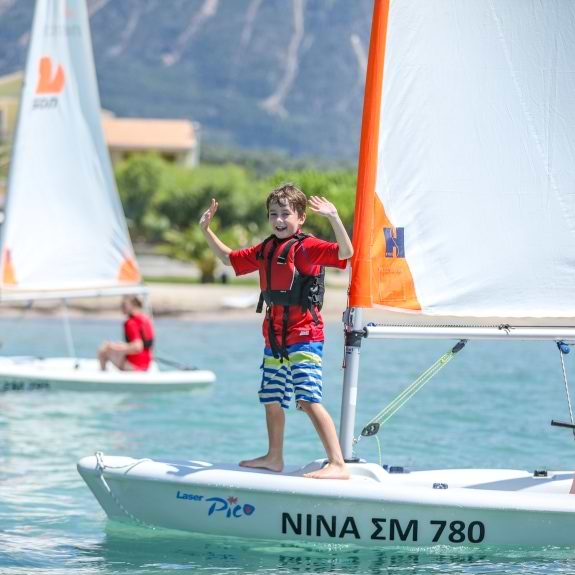 Kids club dinghy sailing