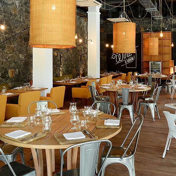 Bistro Restaurant - salads, burgers and rotisserie