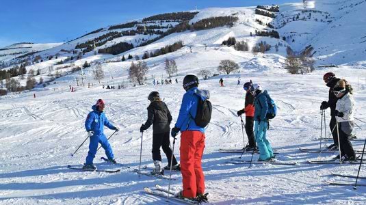 people learning to ski