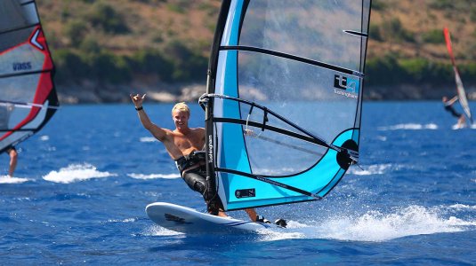 Top beachclubs for windsurfing