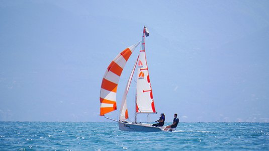 Flying and trimming a spinnaker