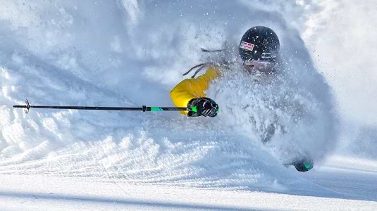 solo lady skier