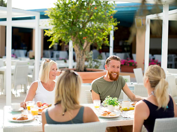 People at a restaurant in Sardinia