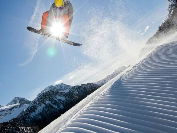 Snowboarder in Val di Fassa