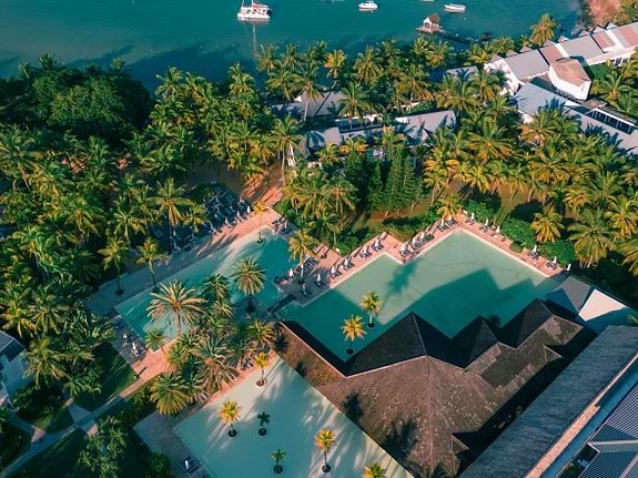 Birds eye view of the Ravenela hotel