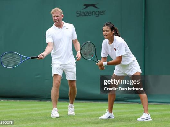 Mark Petchey with Emma Raducanu