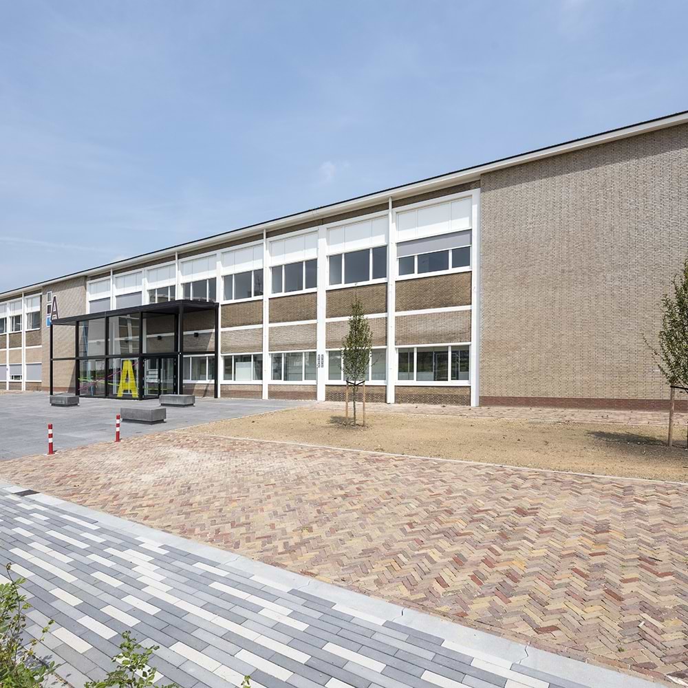 Gebouw A op Novio Tech Campus in Nijmegen biedt kennisintensieve bedrijven en instellingen, alsmede Startups, kantoorruimte, gezamenlijke vergaderruimtes, en gedeelde of eigen R&D faciliteiten op maat, zoals laboratoria, cleanrooms, pilotplants en multifunctionele onderzoeksruimten.