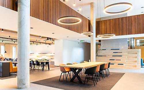 Kennispoort is een bedrijfsverzamelgebouw in Eindhoven en beschikt over ruim 8.100 m² aan kantoren, inclusief een groot restaurant, lobby voor ontvangst van bezoekers en verschillende vergaderfaciliteiten, verdeeld over 8 verdiepingen.