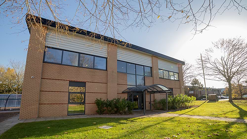 is located in the Abingdon Science Park, in the heart of the Science Vale. Located close to the University of Oxford, it is an ideal place for companies focusing on innovation within the life sciences and technology sector. Monarch House was recently fully refurbished and provides 10,183 sq ft of highly adaptable laboratory and office space across two storeys of the prominent, detached building. Want to rent laboratory or office space? Monarch House provides 5,120 sq ft of laboratory space and 5,063 sq ft of first-floor office space. Monarch House was recently refurbished, resulting in a modern and state-of-the-art space. These fully fitted laboratory and office spaces have open plan, adaptable floor plates. Kadans’ in-house design team can support you in designing and delivering your new laboratory for your life science and technology research.